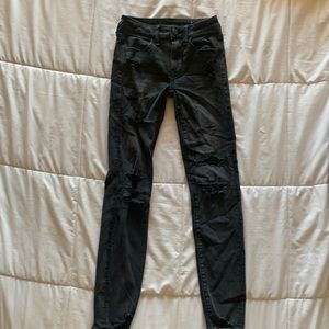 AE women’s black ripped skinny jeans